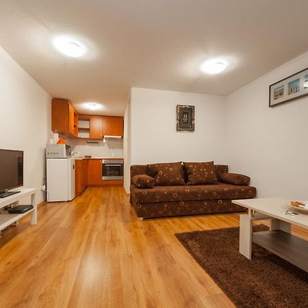 Central Studio And Apartments Pilvax Koz Budapest Room photo