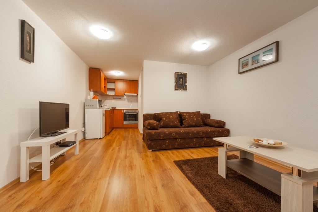 Central Studio And Apartments Pilvax Koz Budapest Room photo